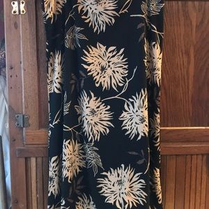 New York & Co Black and Tan floral poly skirt sz M